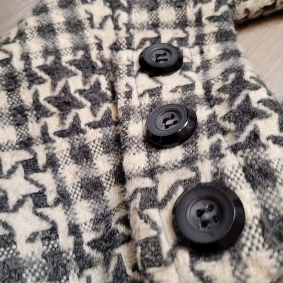 Romy | Houndstooth Coat - Picture 4 of 7